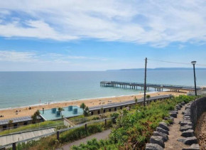Newly Refurbed Boscombe Beach Apart with Parking